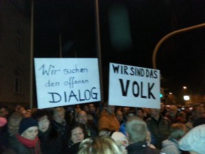 Dresden-Klotzsche, Bürgerdemo 10.11.14. Quelle: https://www.facebook.com/636833049762948/photos/a.636836113095975.1073741827.636833049762948/637982559647997/?type=1&theater