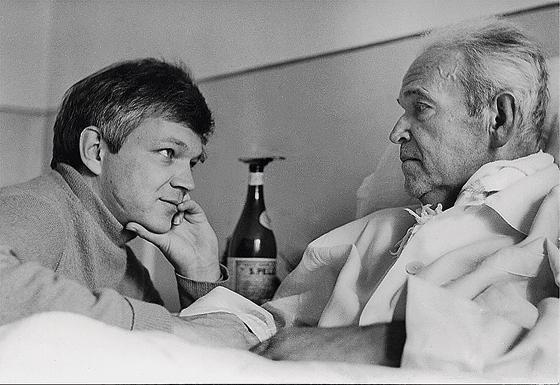 Harlan mit Sohn. Quelle: https://www.wochenanzeiger.de/images/redaktion/grosseversion/107672.jpg Harlan mit Sohn. Quelle: https://www.wochenanzeiger.de/images/redaktion/grosseversion/107672.jpg